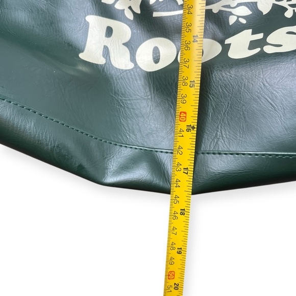 👜 Vintage Roots Canada Beaver Logo Bowling Duffle Bag - Green & Cream - Picture 6 of 16